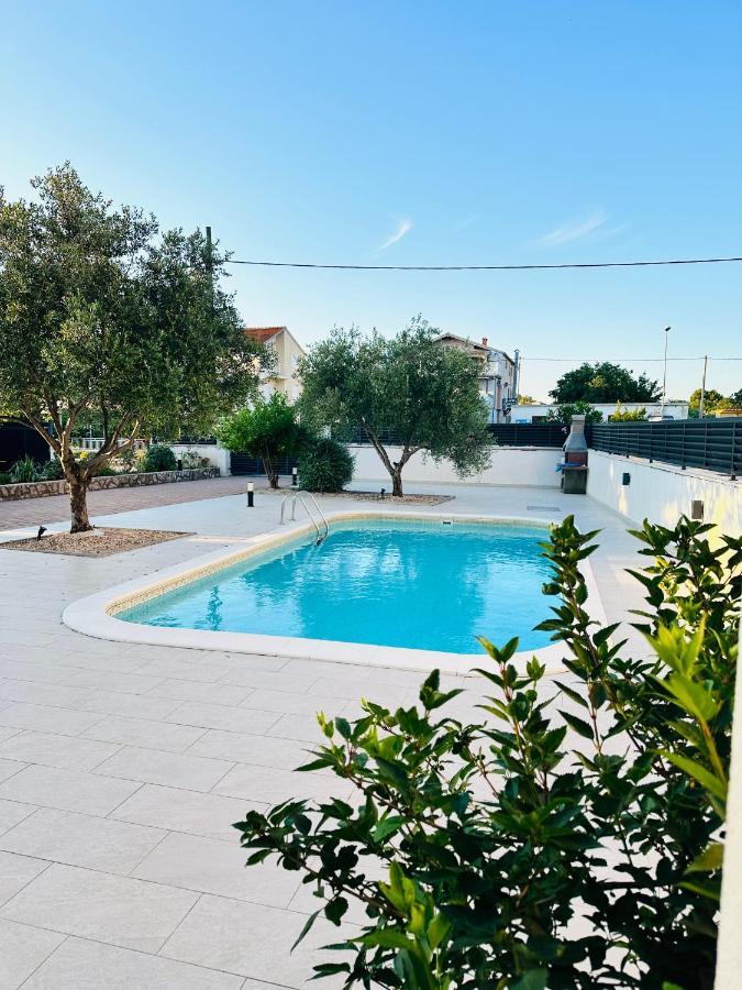Apartmani Svemir دراغ المظهر الخارجي الصورة